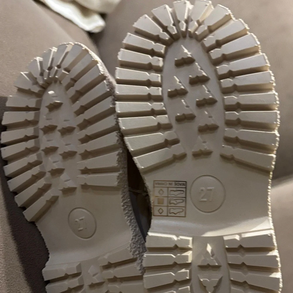 Stylish Kids' Shoes - Picture 4 of 4